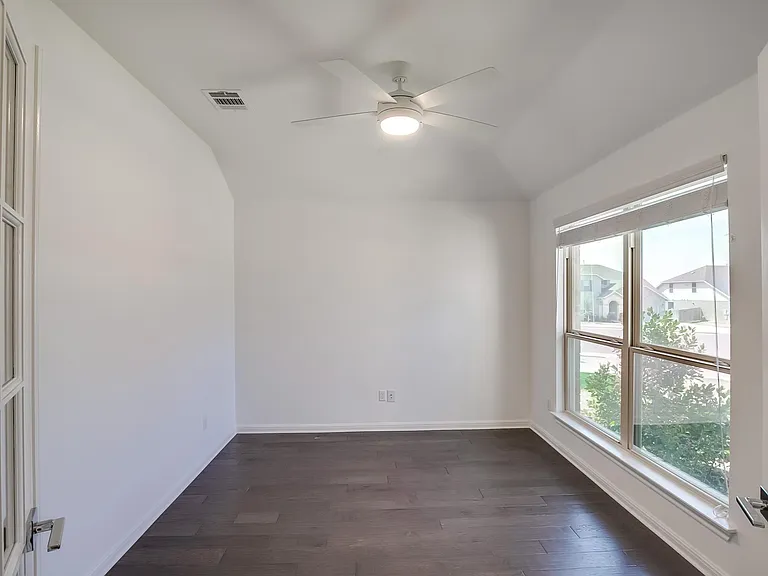 105 Meadow Wood Cv — Photo 11