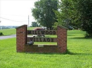 8 Oak Ln, Willow Street, PA 17584
