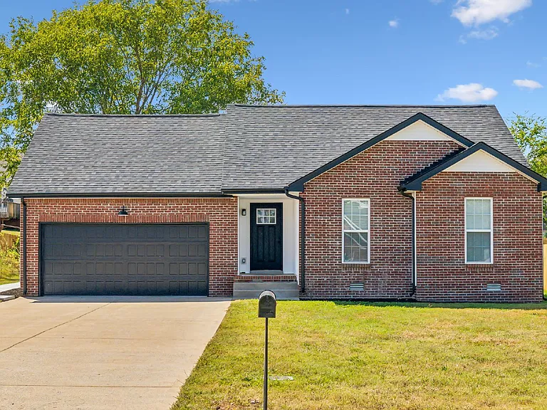 1824 Cottingham Ct — Photo 2