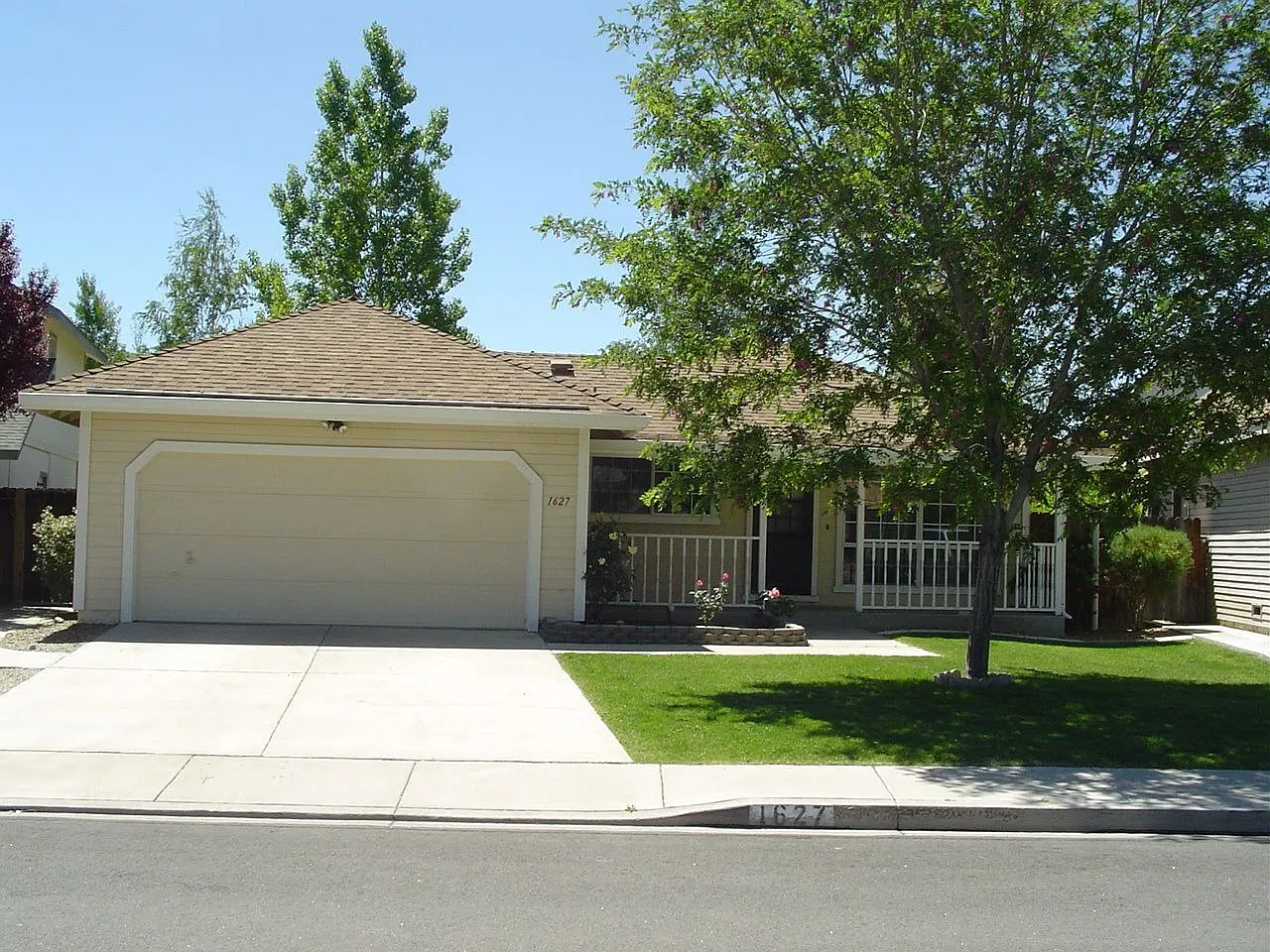 1627 Salmon Dr photo 1