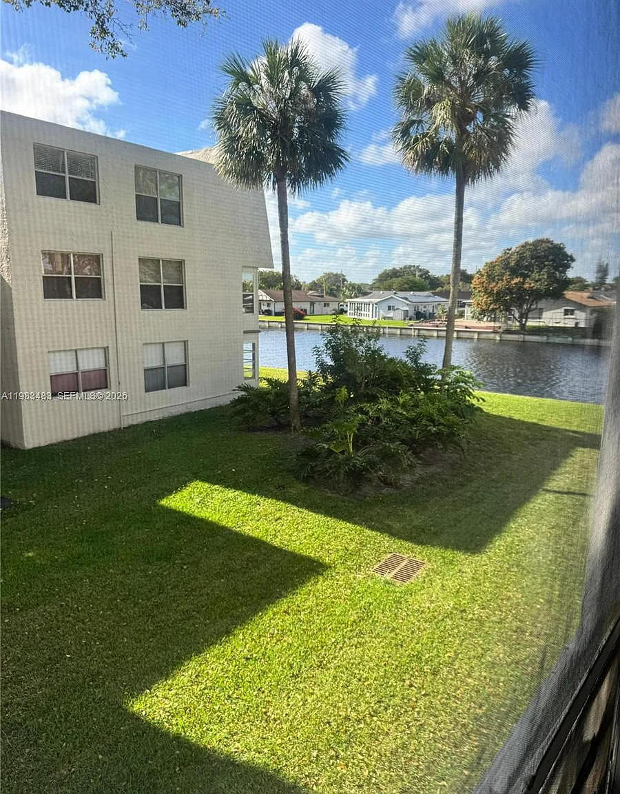 Lime Bay Condominium 8 — Photo 4