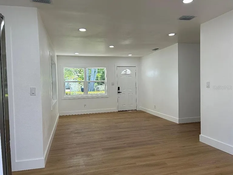 4611 W McElroy Ave — Photo 6