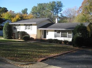 951 N Center St, Hickory, NC 28601