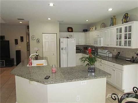 5th image of 10860 NW 72nd St