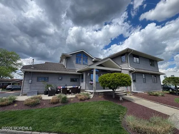 16 Bay Breeze Drive W, Toms River, NJ 08753
