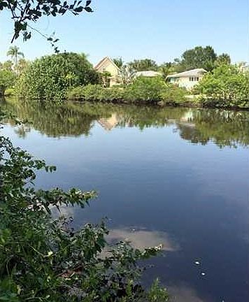 Waterfront/Dock/Pier. Okeechobee Waterway