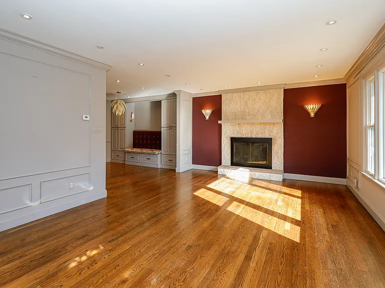 10306 Fleming Ave — Photo 3