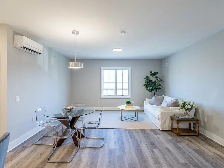 783 Kings Hwy E — Photo 6