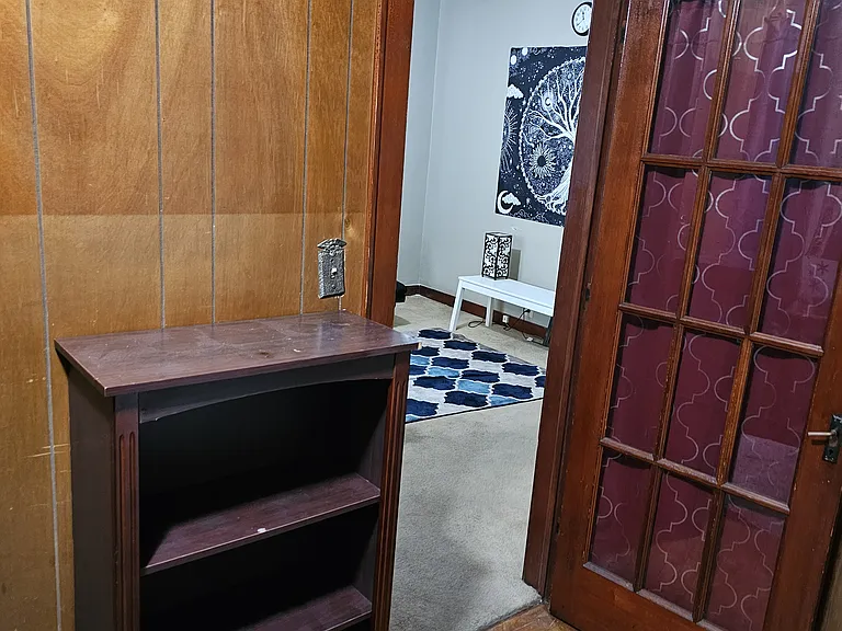 1010 Farrington St — Photo 32
