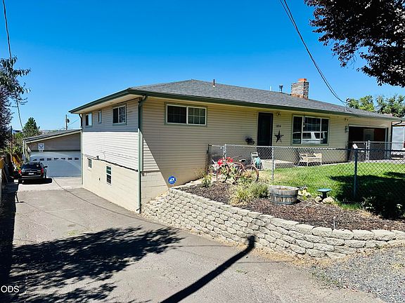 2nd image of 1814 Carlson Dr