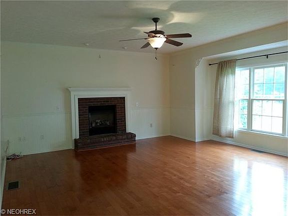 3rd image of 1235 Glen Cir