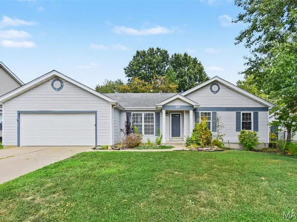 217 Royallsprings Pkwy, O'Fallon, MO 63368