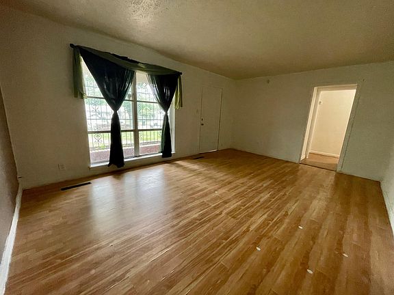 3rd image of 5400 S Hampshire Blvd