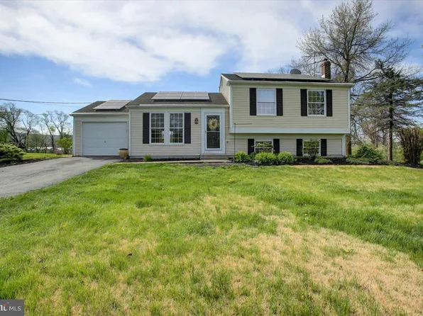 2284 Pine Rd, Newville, PA 17241