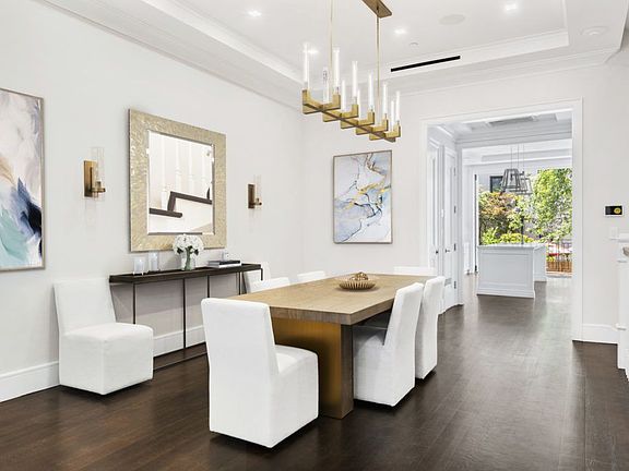 4th image of 44 W 95th St