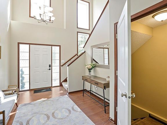 3rd image of 2321 Woodcrest Dr