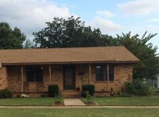 603 S Main St, Lindsay, OK 73052
