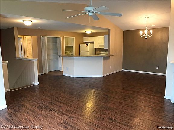 5th image of 29208 Chesapeake Cir #1