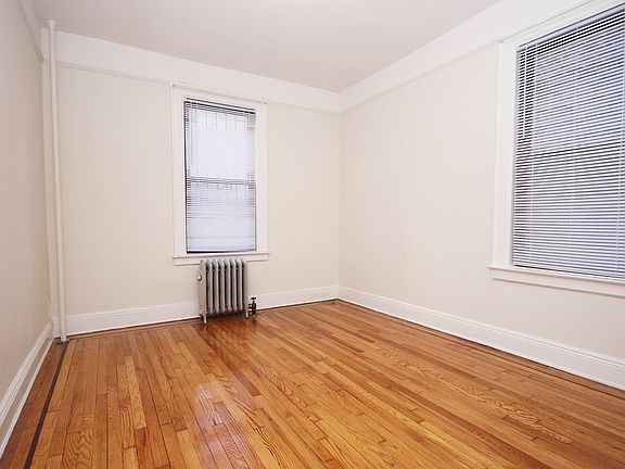 4th image of 28-45 33rd St #1REAR
