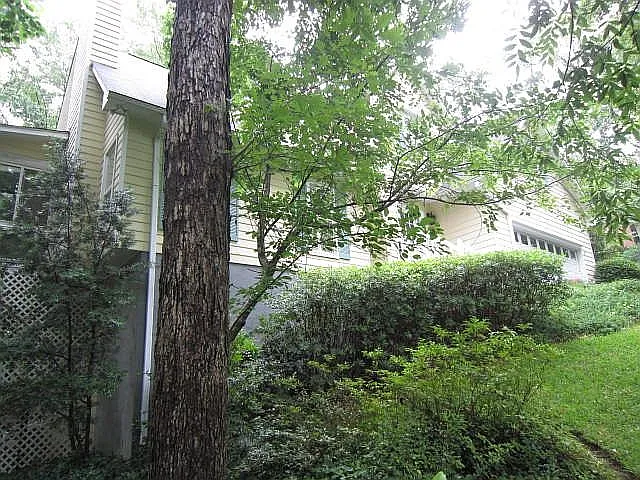 925 Captain Kell Dr photo 1