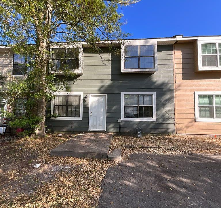 1st image of 814 Lesa St
