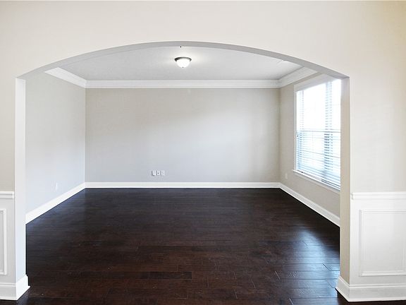 3rd image of 3006 McKinley Dr