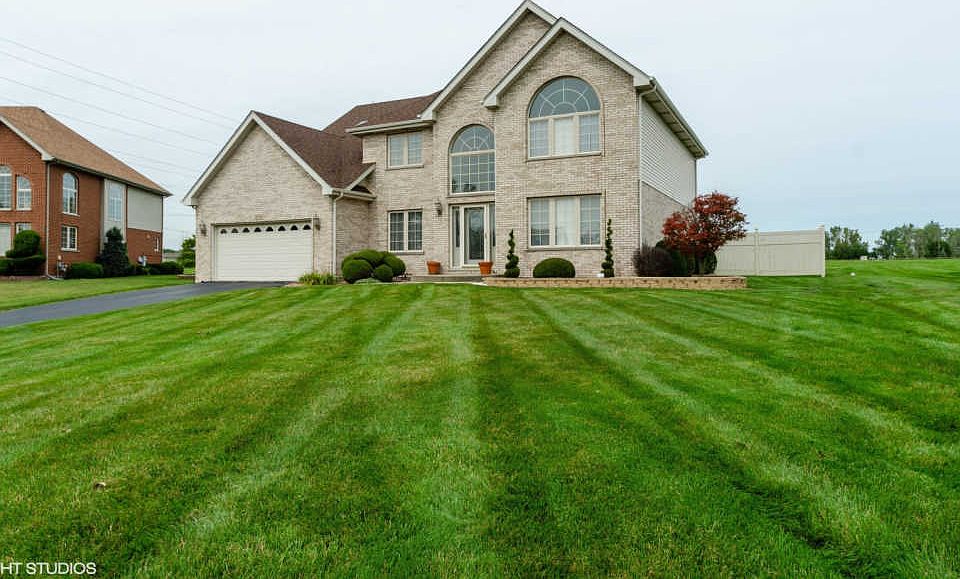 1st image of 2058 Camelot Ln