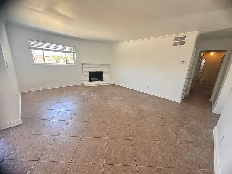 45045 Camolin Ave — Photo 3