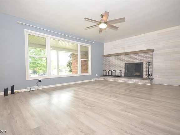 4th image of 85 Sara Bern Dr