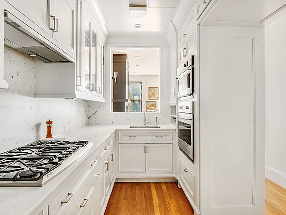4th image of 46 W 75th St APT 6