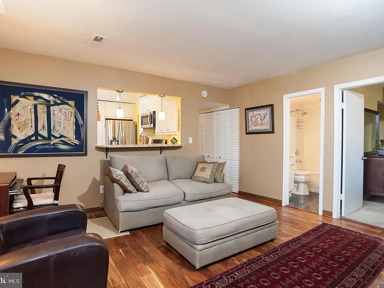 901 M St NW #401 — Photo 12