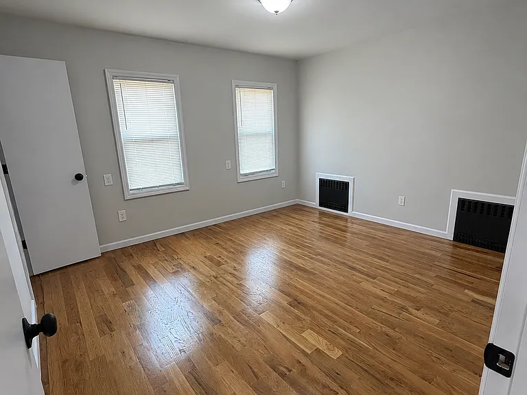 28 Bush Ave #2 — Photo 6