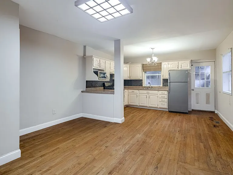 1202 S Alder St — Photo 11