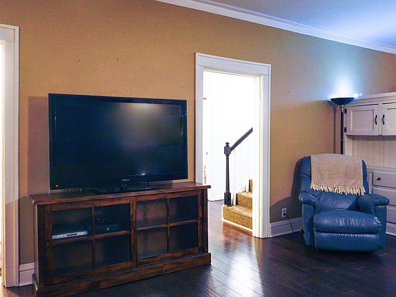 3rd image of 228 E Lorena Ave