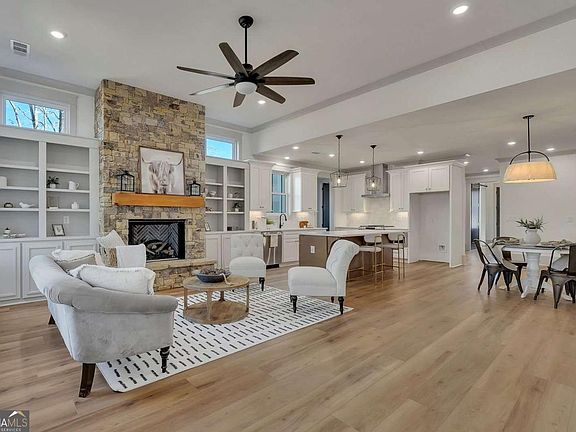 2nd image of 30 Villa Vis Unit 1