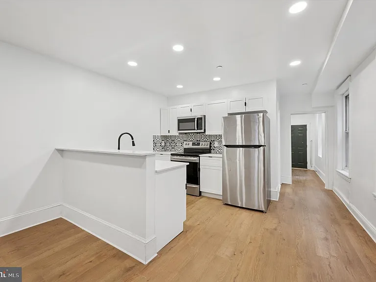 1637 W Girard Ave #1 — Photo 12