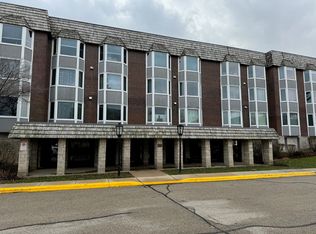 2400 Windsor Mall APT 2K, Park Ridge, IL 60068