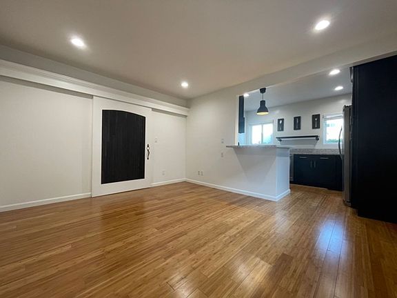 2nd image of 254-256 W Tujunga Ave #B