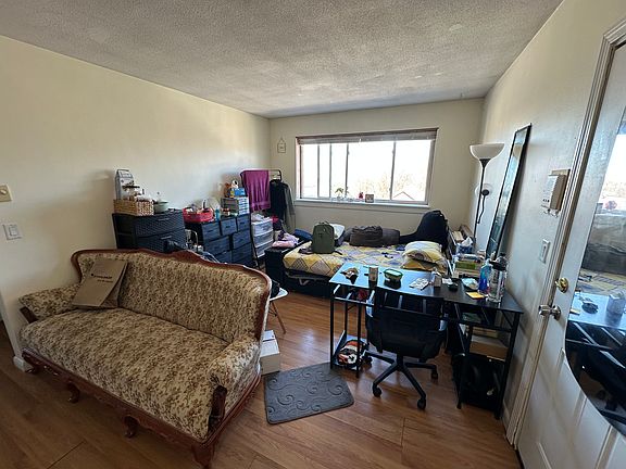 3rd image of 197 Calumet St #2L