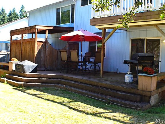 Hot tub works, partially covered deck for hosting those BBQ's!