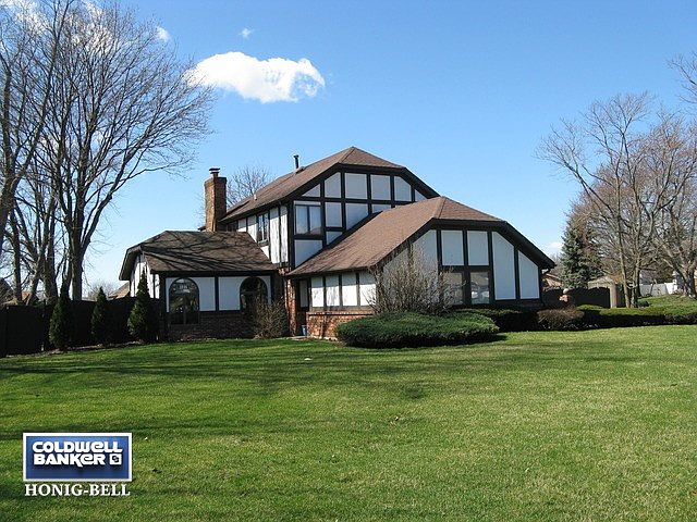 1st image of 415 Essex Ln