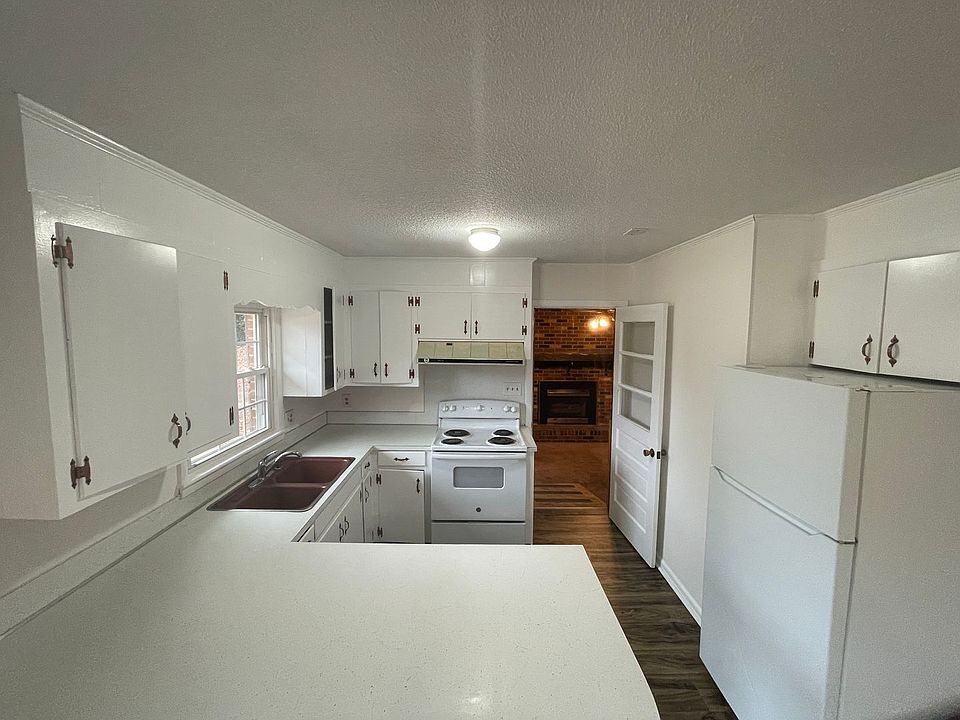 1st image of 402 Fields Dr