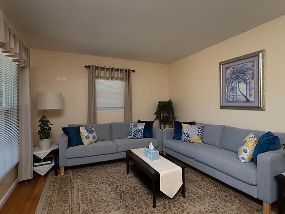 4th image of 3516 Camelot Dr