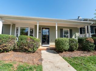 814 Guilford College Rd APT 104, Greensboro, NC 27409