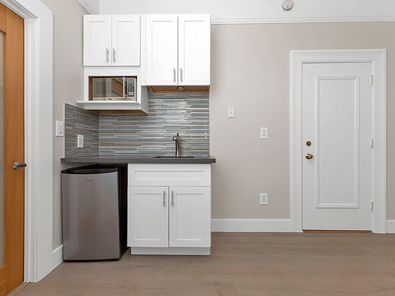 5th image of 2136 Broderick St #18