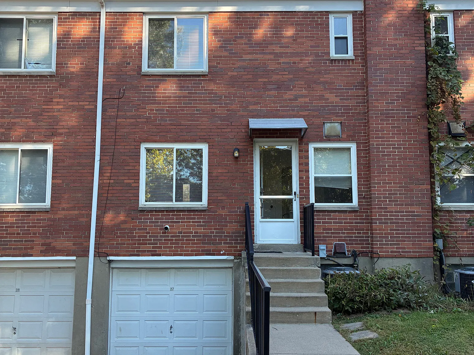 1331 Le Mar Dr — Photo 2