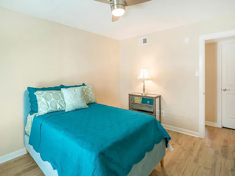 Los Prados Apartment Homes — Photo 26