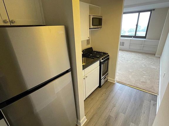 4th image of 1011 Arlington Blvd APT 423