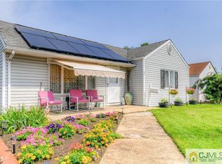 35 Walnut St, Edison, NJ 08817