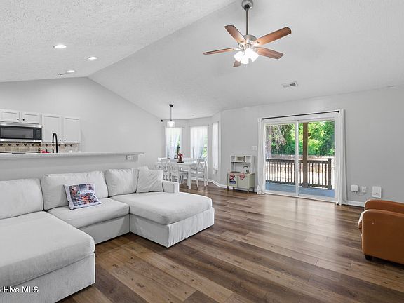 5th image of 110 Tanbark Drive